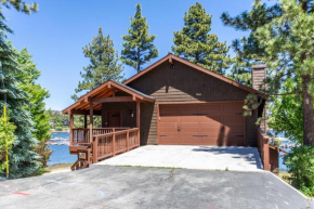 The Voges' Lake House - Amazing lake front house with a beautiful view and game room!